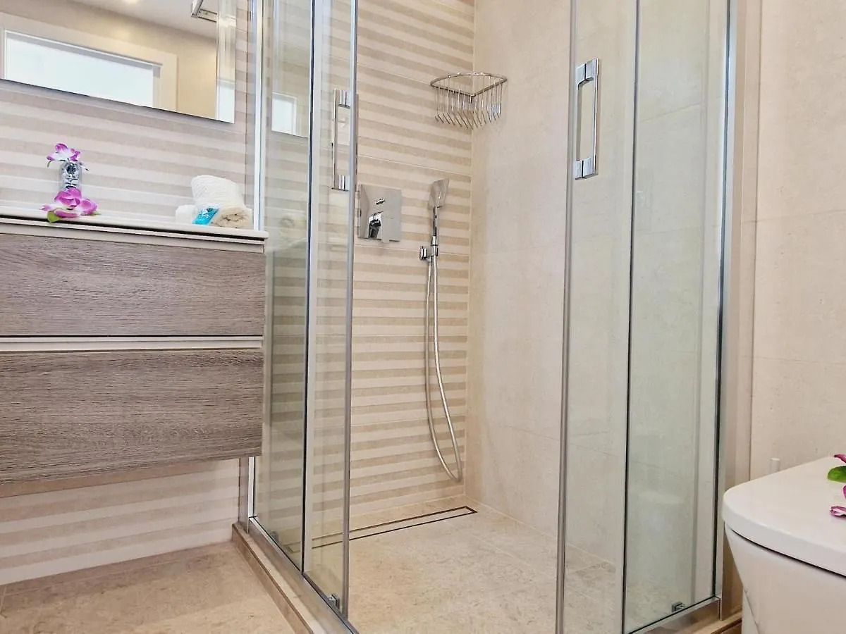 Rooftop Las Vistas, 2 Bedrooms First Line Los Cristianos  0*, Los Cristianos (Tenerife)